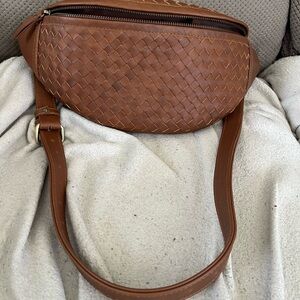 Elegant Tan Woven Crossbody Bag